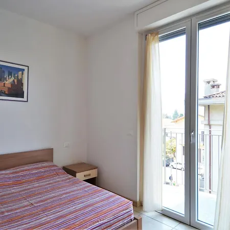 Snug In With Balcony Or Terrace * 데르비오