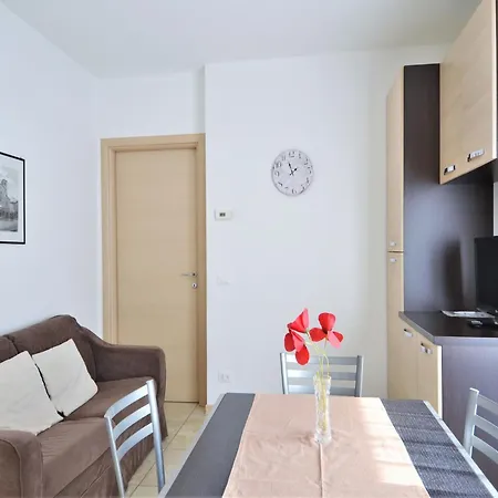 Snug In With Balcony Or Terrace Daire *