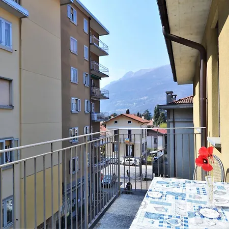 Snug In With Balcony Or Terrace Daire Dervio