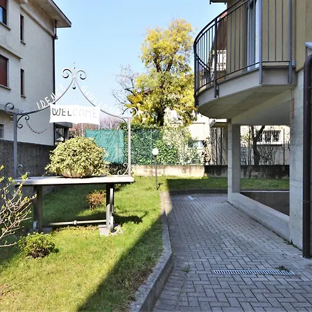 Daire Snug In With Balcony Or Terrace *