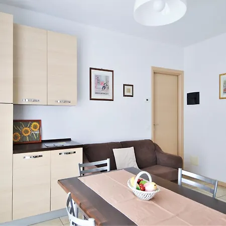 Apartament Snug In With Balcony Or Terrace